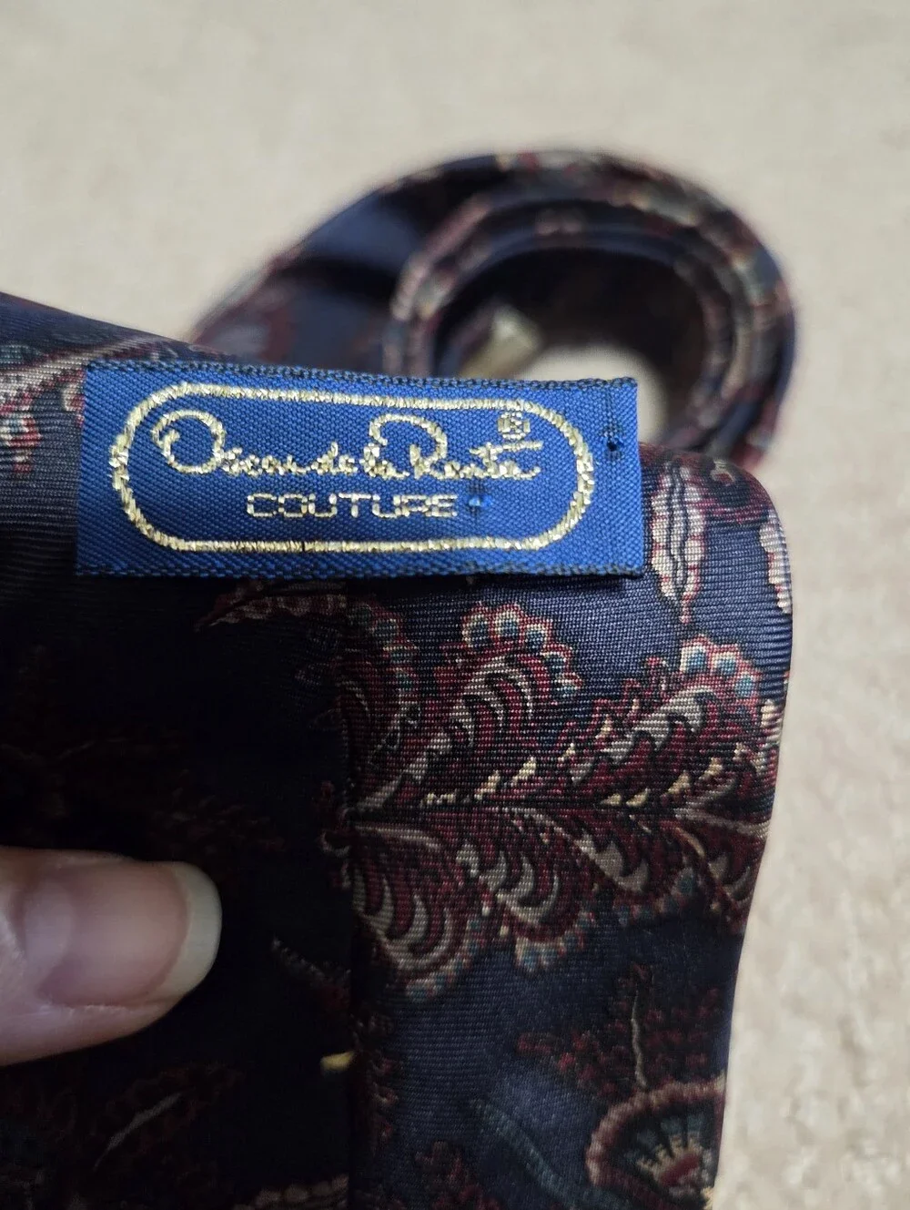 Vintage Oscar De La Renta Mens Tie Poly 55in Long 4in Width Classic Designer